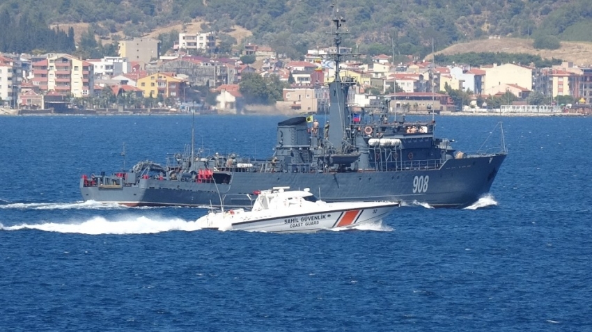 Rus savaş gemisi ‘Admiral Zakharin’ Çanakkale Boğazı’ndan geçti