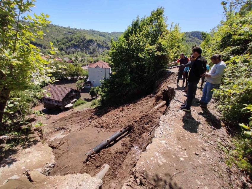 Heyelan: 2 ev ve 1 samanlıkta zarar oluştu