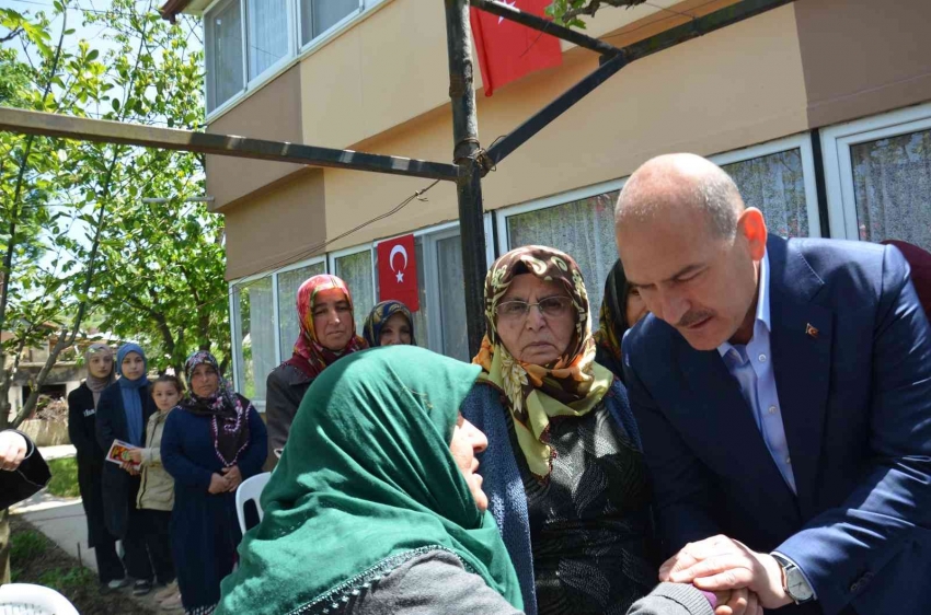 Bakan Soylu’dan Yalovalı şehidin ailesine ziyaret