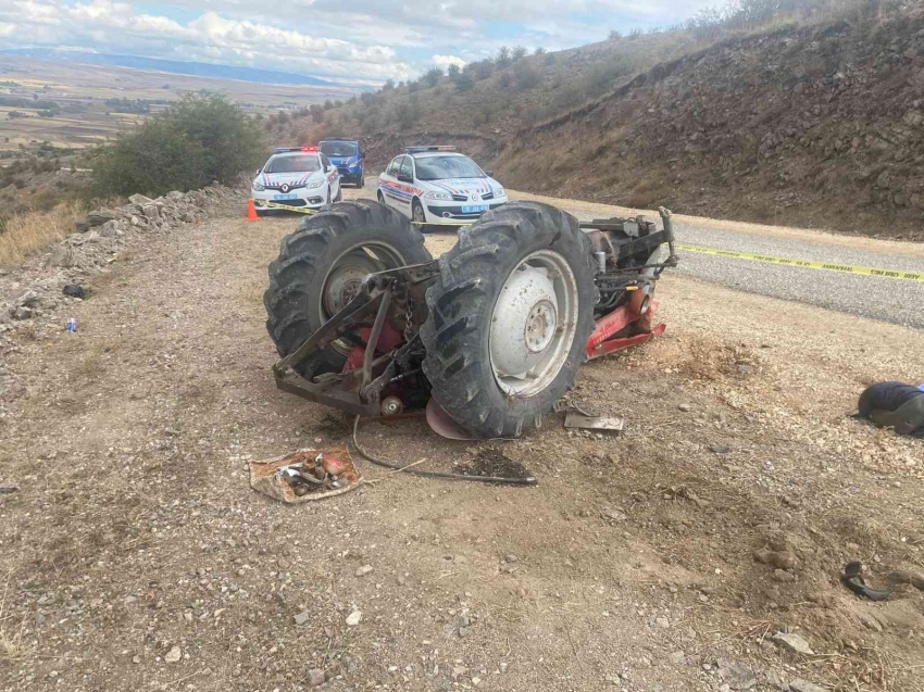 Traktörün altında kalan sürücü hayatını kaybetti