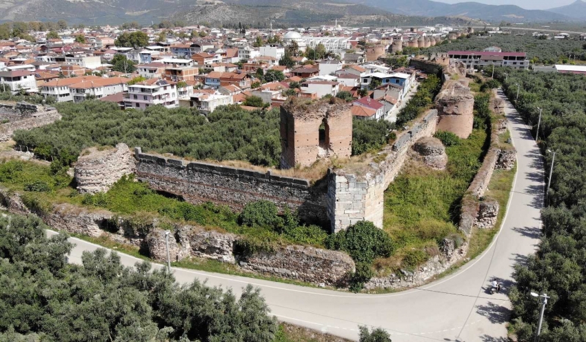 İznik surlarında büyük tehlike