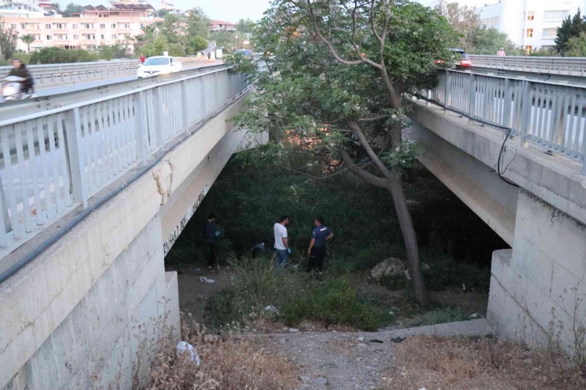 Viyadük altında erkek cesedi bulundu