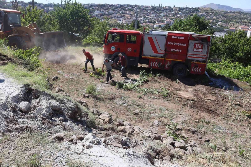 İtfaiye aracı devrildi, 4 itfaiye eri yaralandı