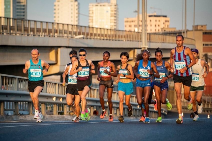 Maraton İzmir koşuldu