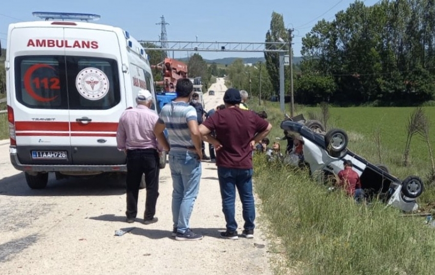 Beton mikseri Bursa plakalı araca çarptı: 4 yaralı