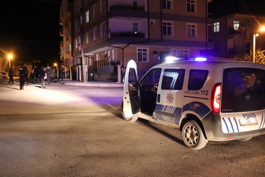 Karaman’da silahla oynayan bir kişi kazayla kendini vurdu