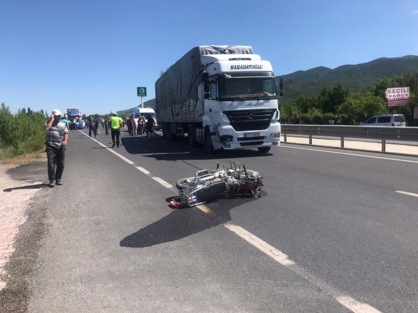 Tırla çarpışan motosikletteki karı koca öldü