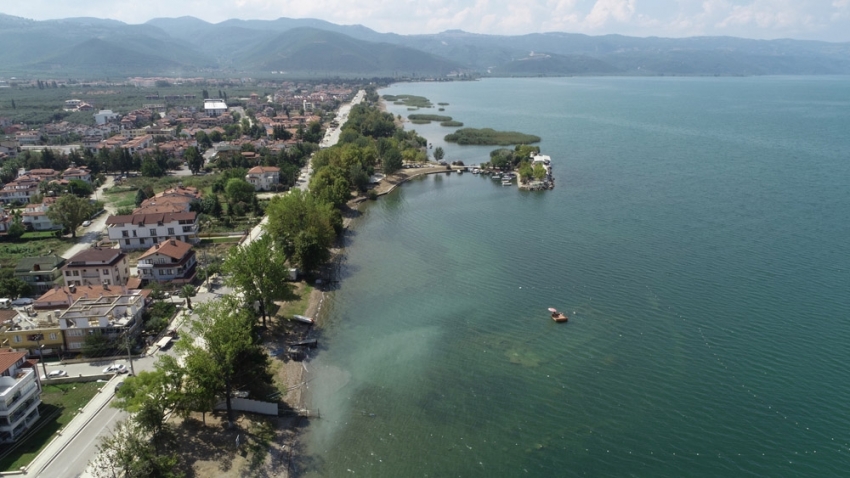 Göl dibindeki tarih havadan ve su altından görüntülendi