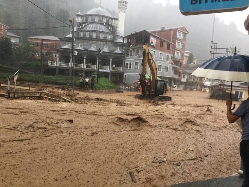 Rize ve Ordu’yu sel vurdu