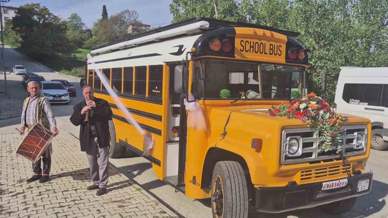 700 bin TL harcadığı hayalindeki ’School Bus’ı gelin arabası yaptı