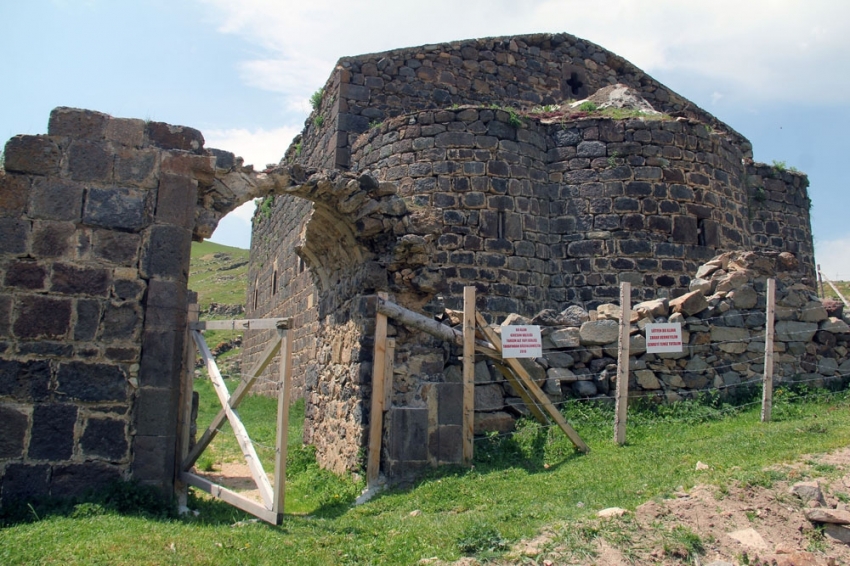 169 yıldır restore edilmeden ayakta duruyor