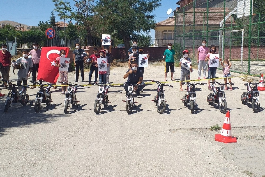 Sivrice’de çocuklara motosiklet eğitimi