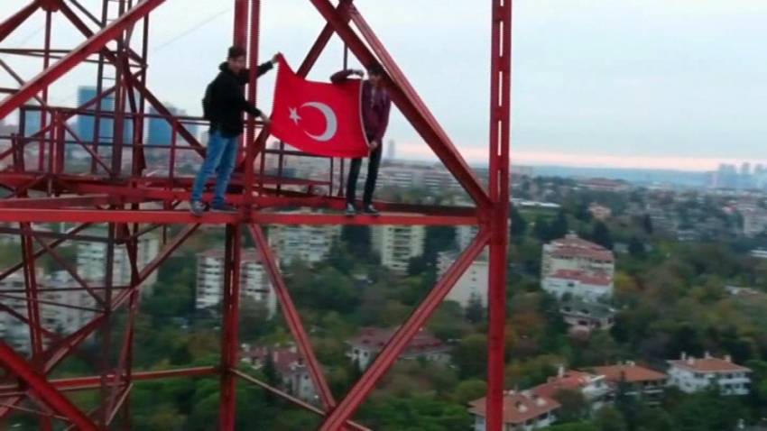 100 metre yükseklikte Cumhuriyet Bayramı kutlaması