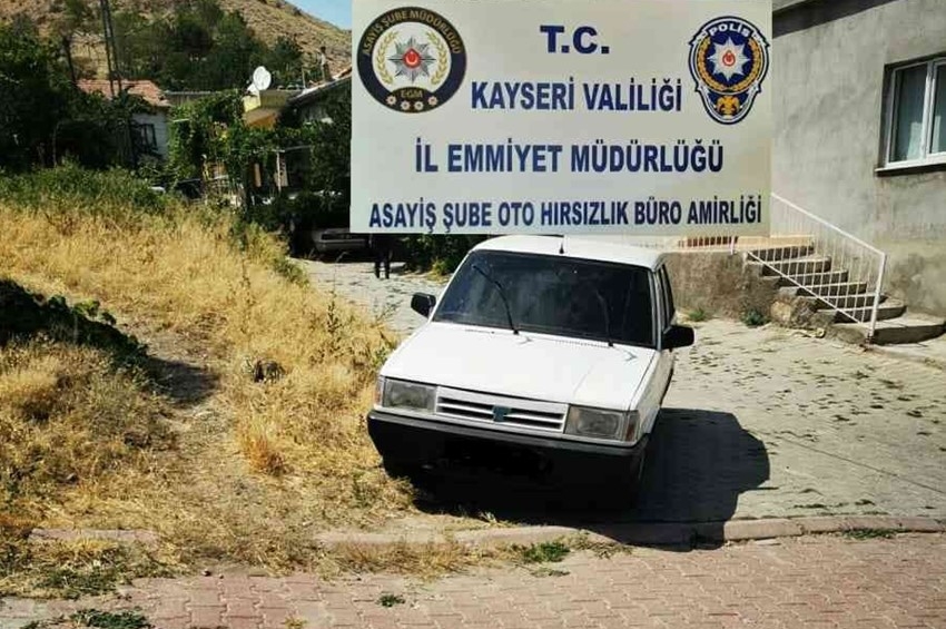 Çalıntı otomobil polis ekipleri tarafından bulundu