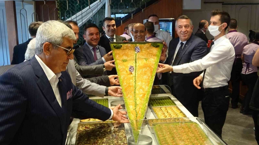 Bursa'da bu baklava dilimi tam 150 kişilik