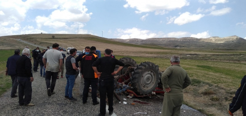 Devrilen traktörün altında kalan bir kişi hayatını kaybetti