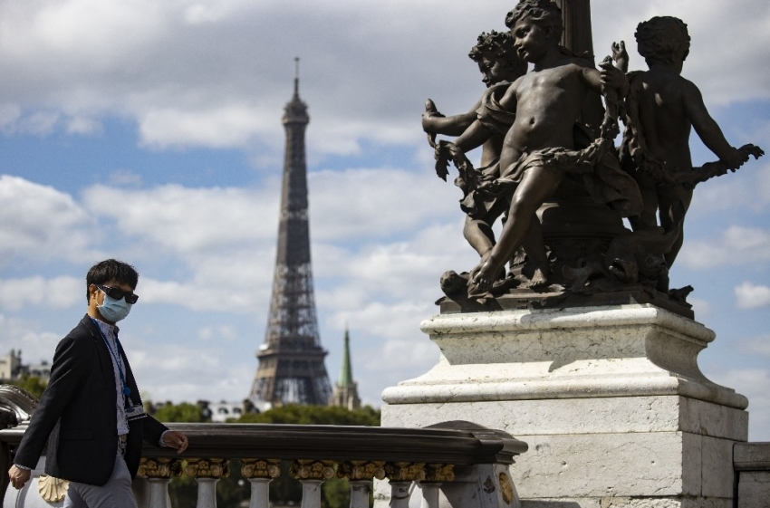 Paris’te yarından itibaren maske takmak zorunlu olacak