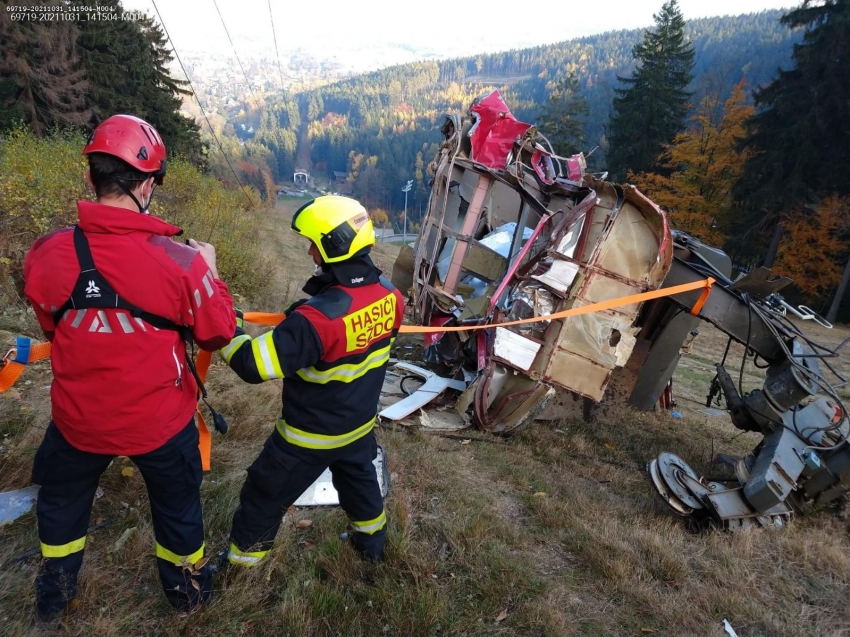 Çekya’da teleferik kabini 30 metreden yere çakıldı: 1 ölü