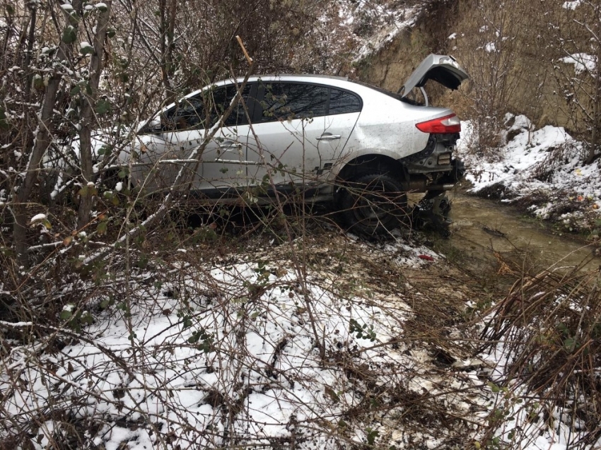 Amasya’da otomobil dere yatağına yuvarlandı: 5 yaralı