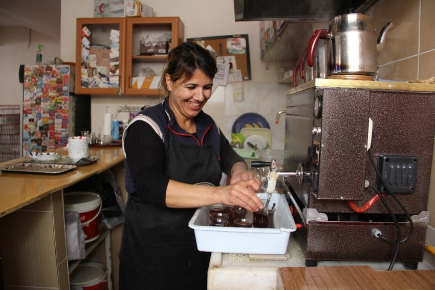 Kim demiş ‘kadından kahveci olmaz’ diye