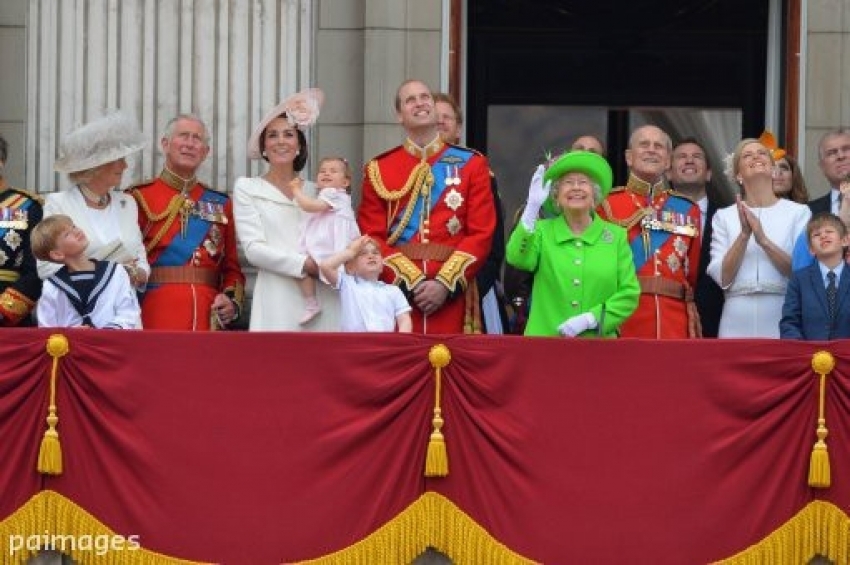 Kraliçe Elizabeth’in 90. yaş günü kutlanıyor