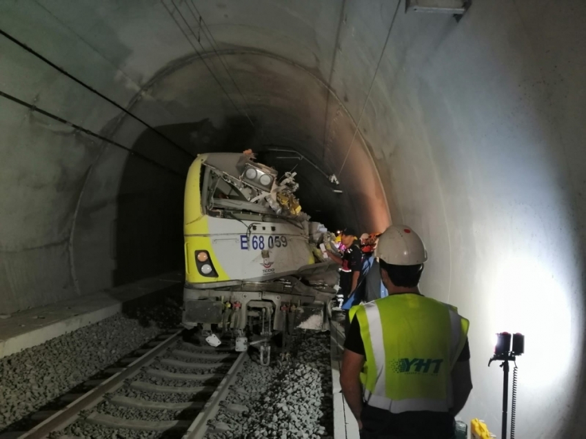 Tren kazasında ölenlerin kimlikleri belirlendi