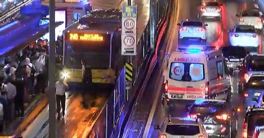 Merter’de metrobüs başka bir metrobüse arkadan çarptı: 7 yaralı