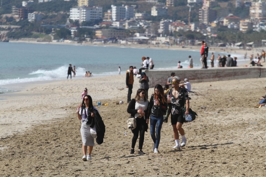 Antalya’ya yaz erken geldi