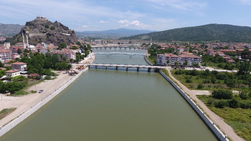 Kızılırmak Osmancık geçişinde ıslah çalışmaları sürüyor