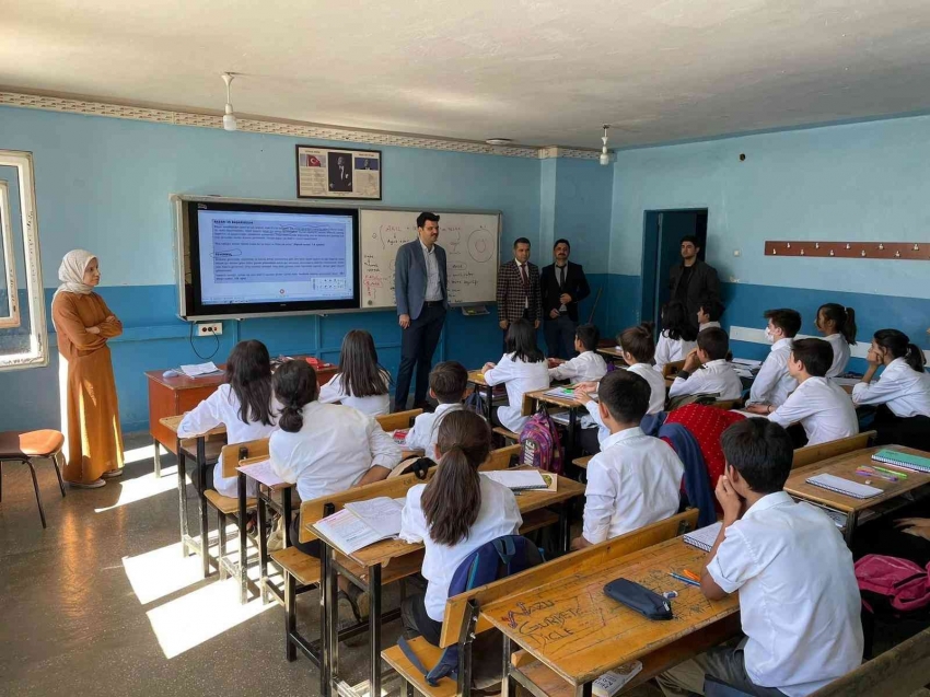 Kaymakam Kurt öğrencilerle bir araya geldi