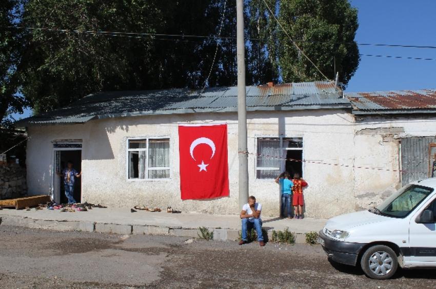 Şehidin baba ocağına ateş düştü !