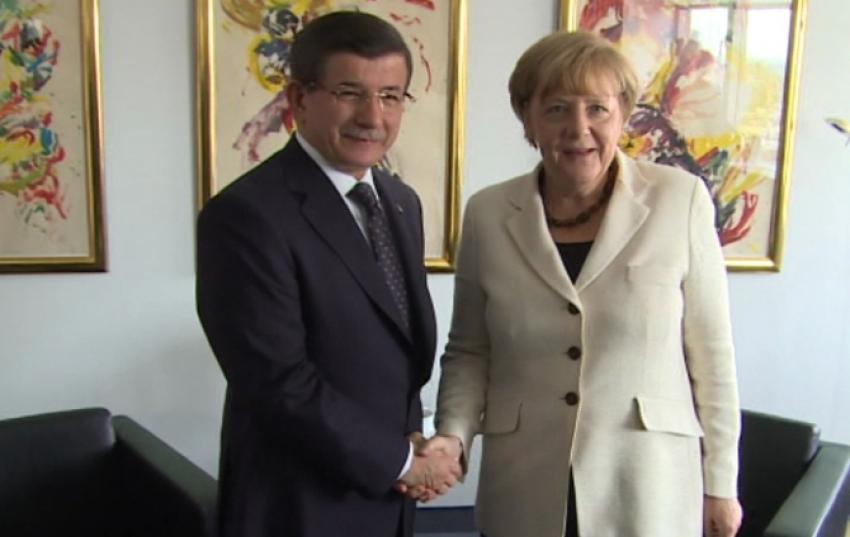 Davutoğlu, Merkel ile görüştü