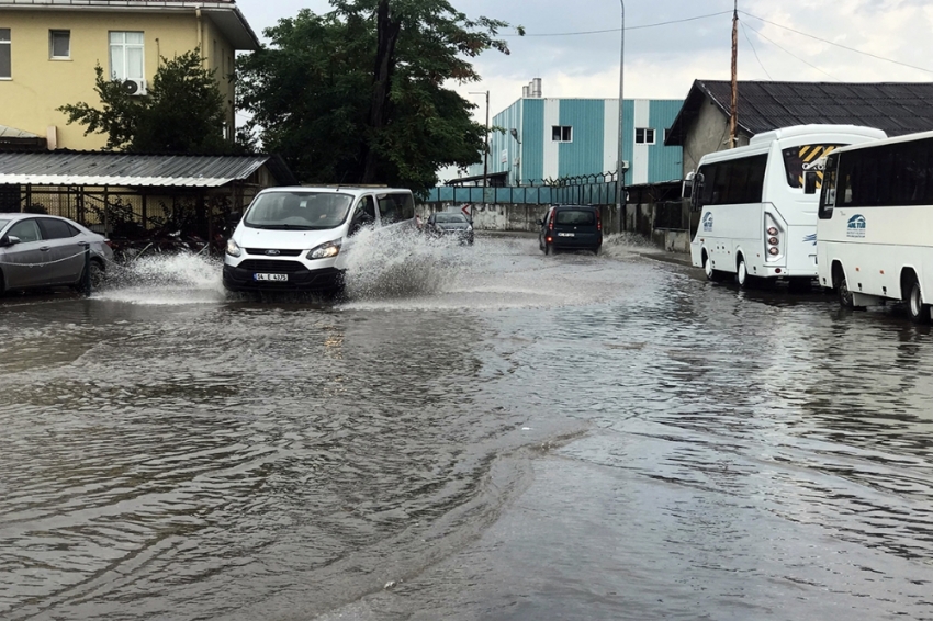 Sakarya’da yollar göle döndü