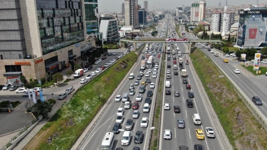 Tam kapanma öncesi İstanbul trafiğinde rekor seviye