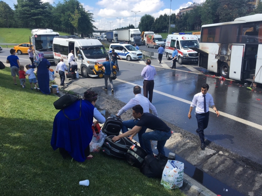 Şehirlerarası yolcu otobüsü alev alev yandı