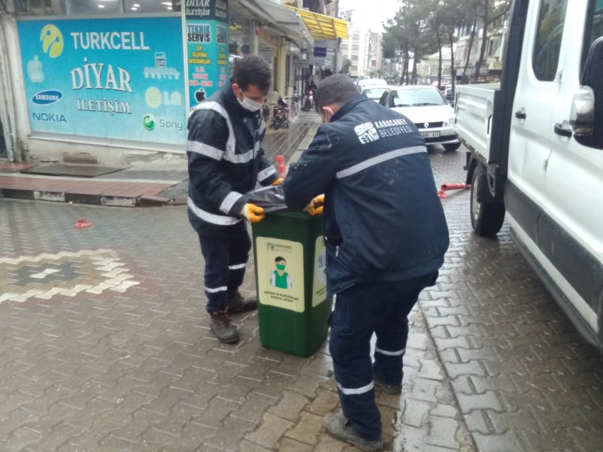 Karacabey Belediyesi'nden kullanılmış maske ve eldivenler için önlem