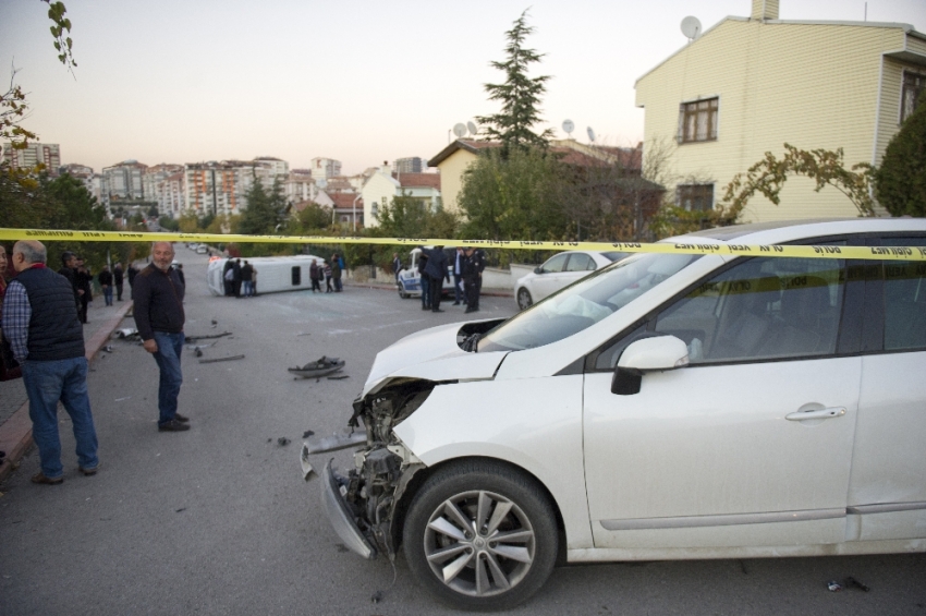 Öğrenci servisi ile otomobil çarpıştı: 7 yaralı