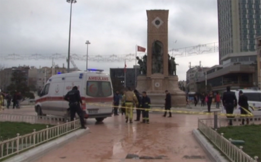 İranlı turist Taksim’de kendini yakmaya kalktı