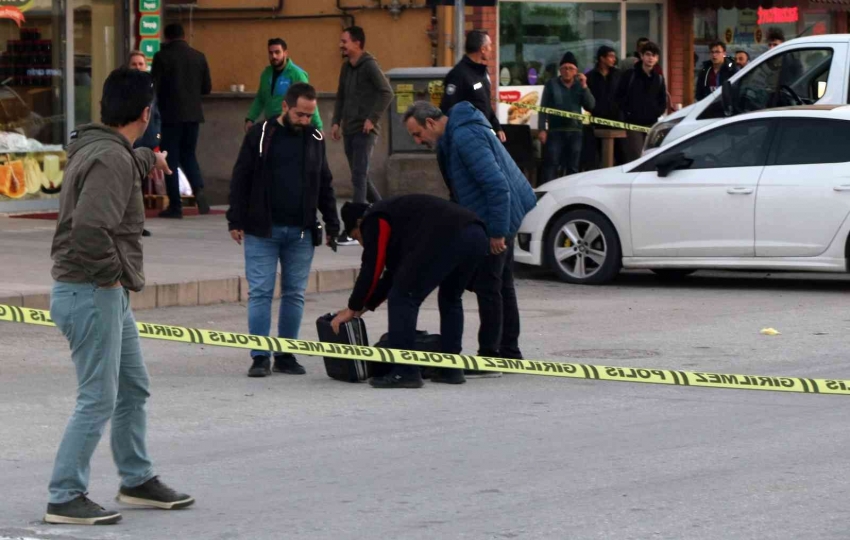 Korku dolu anlar! Yerde bırakılan çantalar panik