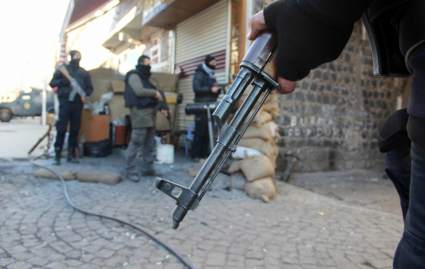 Hakkari’de silah ve mühimmat ele geçirildi