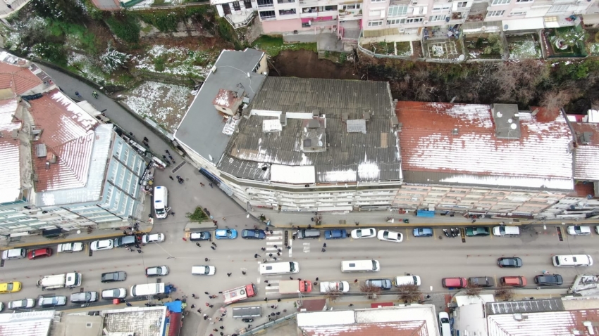 Bursa merkezde toprak kayması