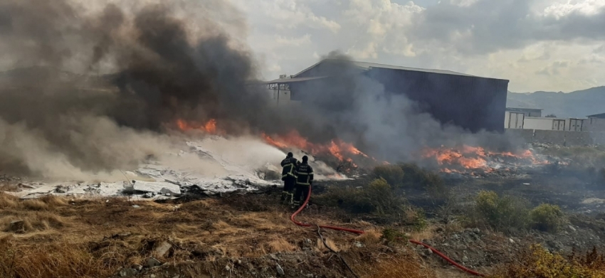 Kimyasal madde dolu dorseler alev alev yandı