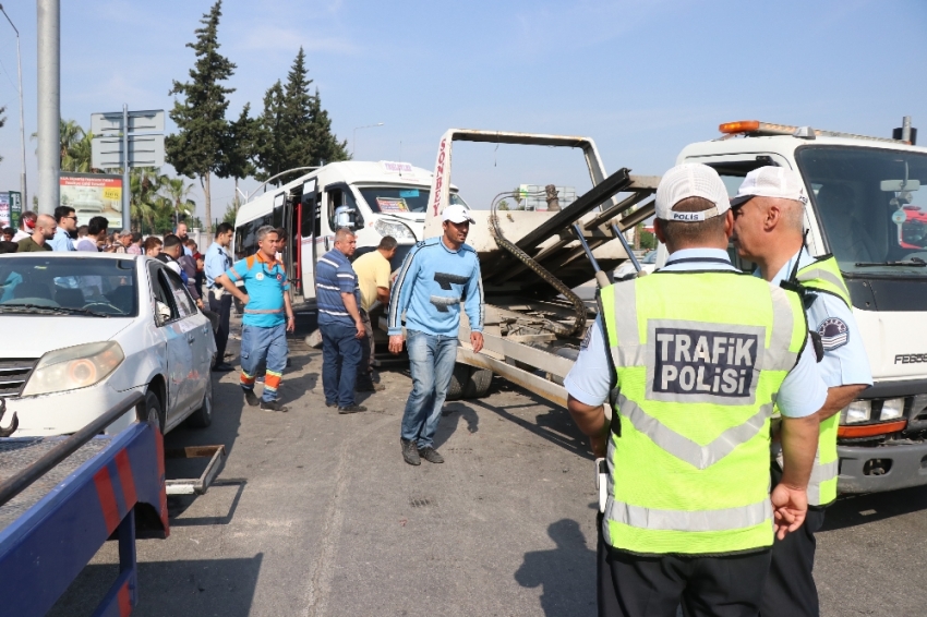 Adana’da zincirleme trafik kazası: 16 yaralı