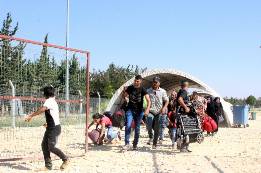 Suriyeliler ülkelerine koşarak gitti