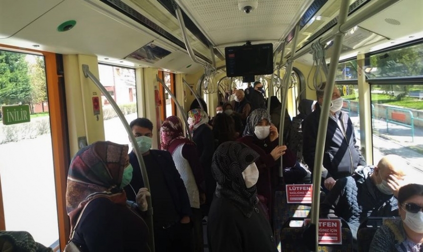 Eskişehirlilere korona vız geldi tramvay tıklım tıklım dolu gitti