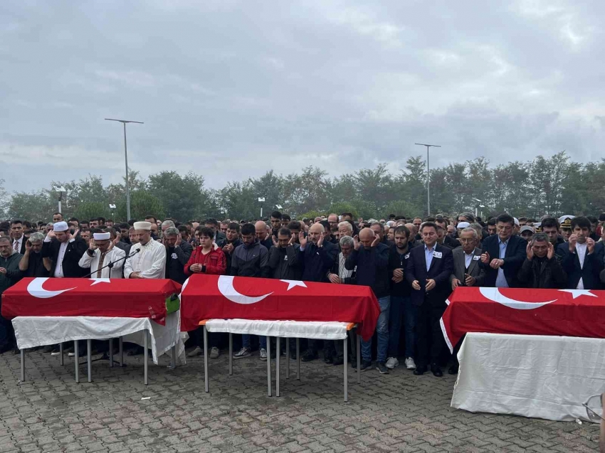 3 arkadaşın cenazesine yoğun katılım