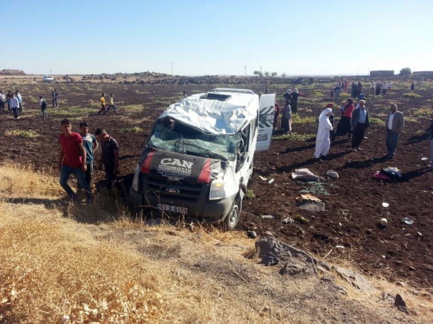 Öğrenci servisi kaza yaptı! Yaralılar var