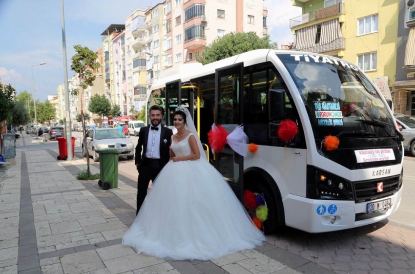 Tanıştıkları minibüs gelin arabaları oldu