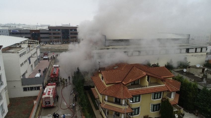 Bursa’da mobilya fabrikasında yangın