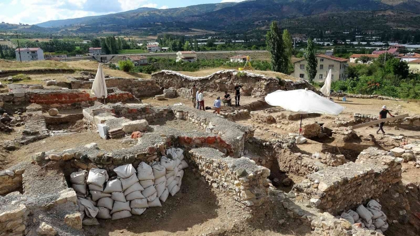 Helenistik döneme ait tapınak gün yüzüne çıkartılıyor